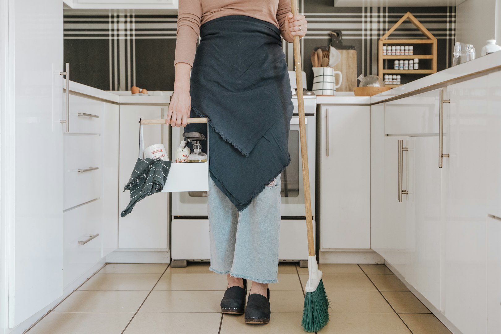 Cleaning kitchen counter top